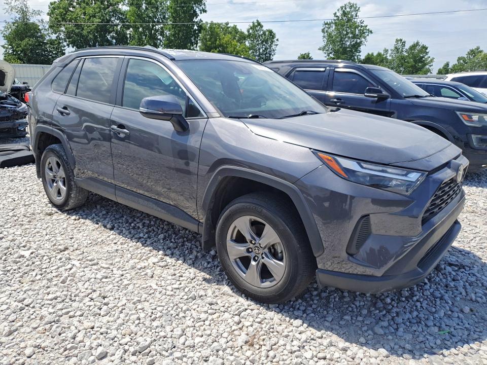 Photo 4 from auction – 2023 TOYOTA RAV4 with VIN 2T3P1RFV5PW374080