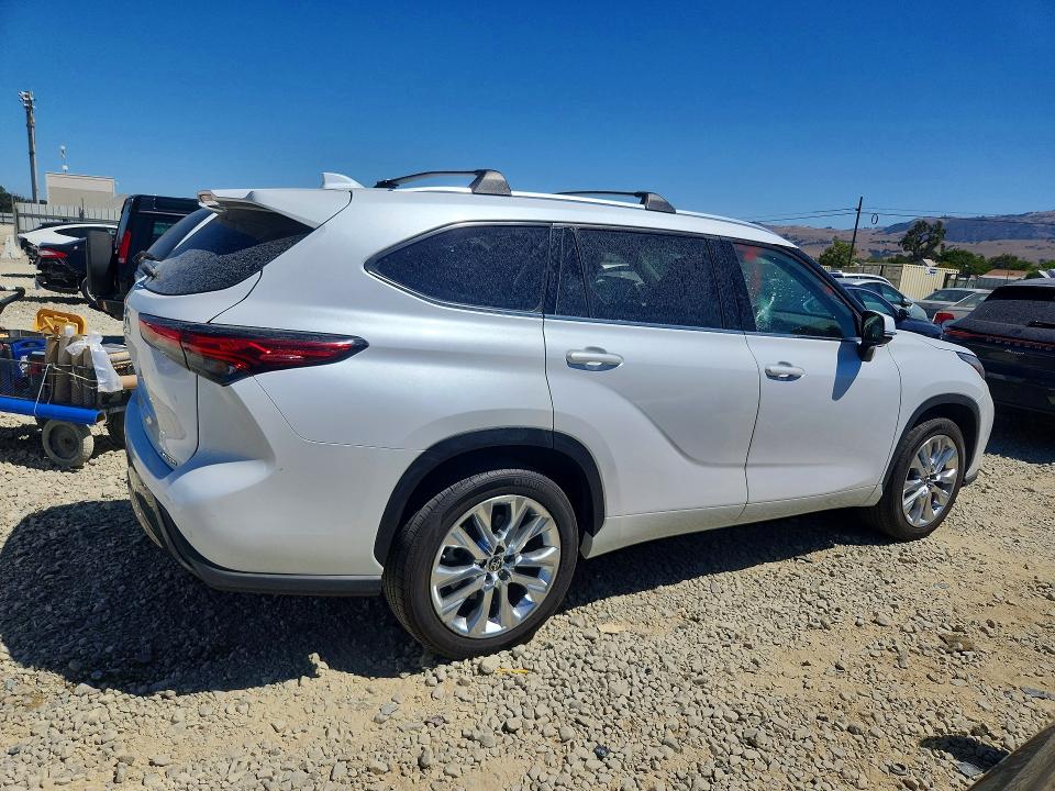 صورة رقم 3 من المزاد - 2023 TOYOTA HIGHLANDER مع VIN 5TDKDRAH9PS040560