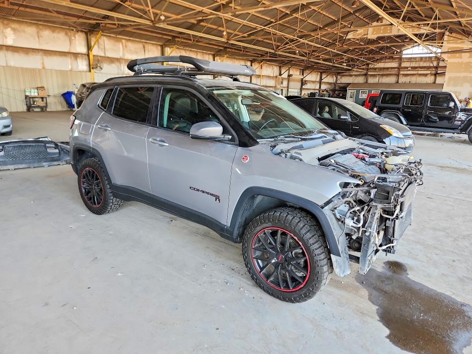 Photo 4 from auction – 2019 JEEP COMPASS with VIN 3C4NJDDB6KT617883