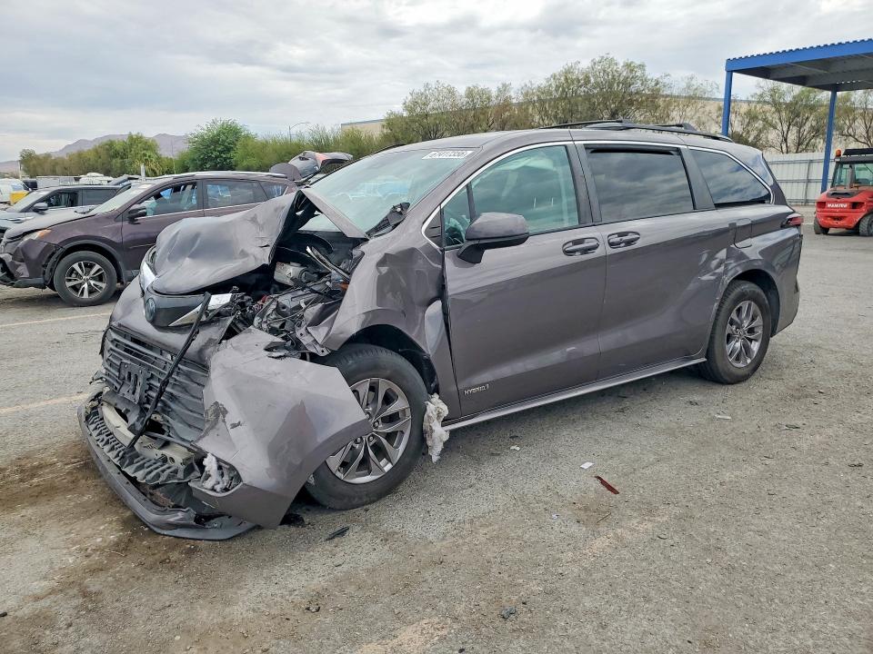TOYOTA SIENNA 2021 مع رقم تعريف المركبة 5TDKRKEC6MS015392 - صورة من المزاد