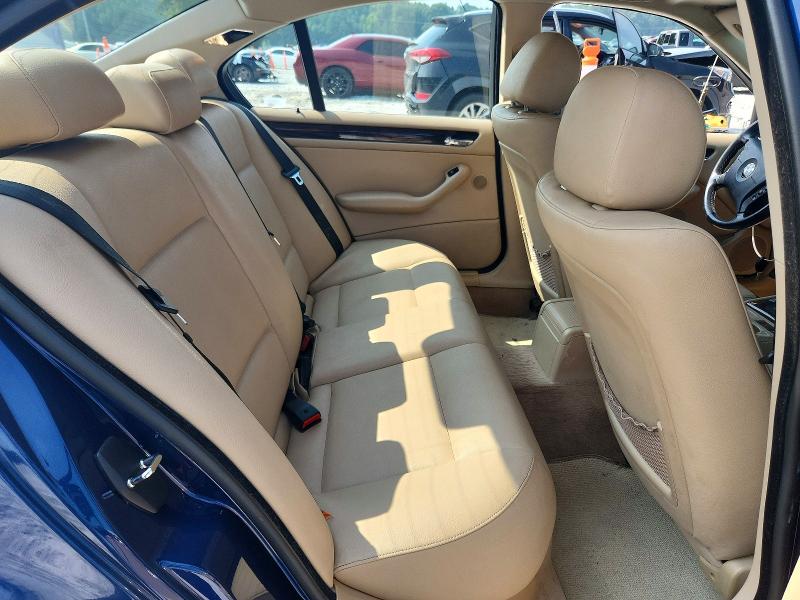 Photo 10 from auction – 2003 BMW 325 with VIN WBAEV33473KL89331