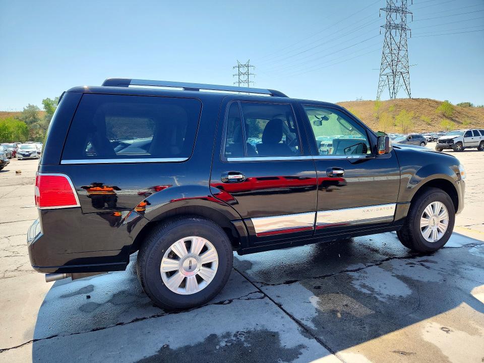 Photo 3 from auction – 2012 LINCOLN NAVIGATOR with VIN 5LMJJ2J57CEL00884