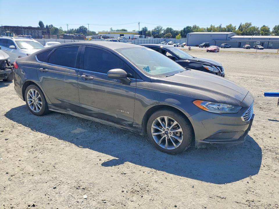 Photo 4 from auction – 2017 FORD FUSION with VIN 3FA6P0LU0HR306671