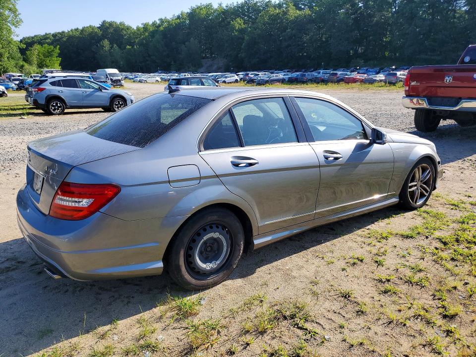 Photo 3 from auction – 2012 MERCEDES-BENZ C with VIN WDDGF8BB6CR193545