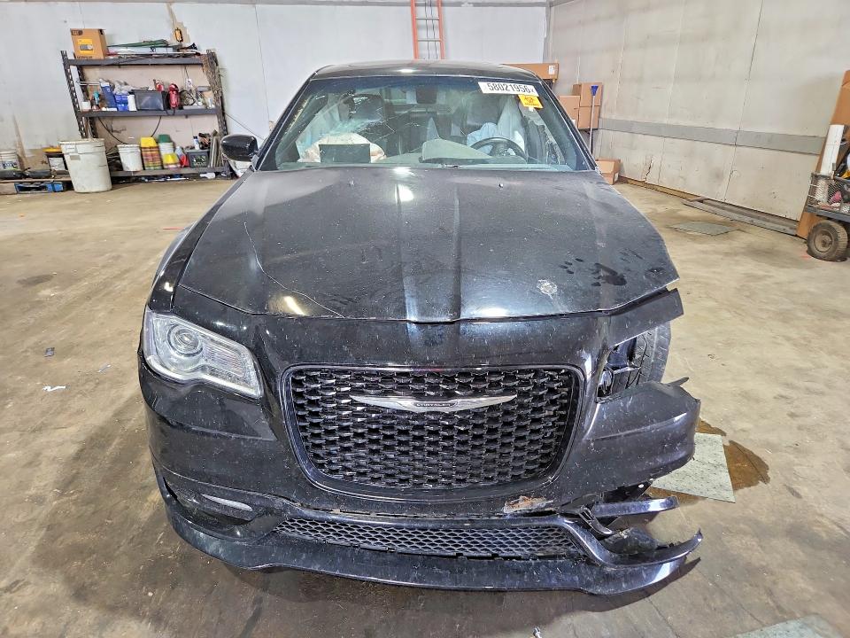 Снимка 5 от търг – 2017 CHRYSLER 300 с VIN 2C3CCAGG7HH553236