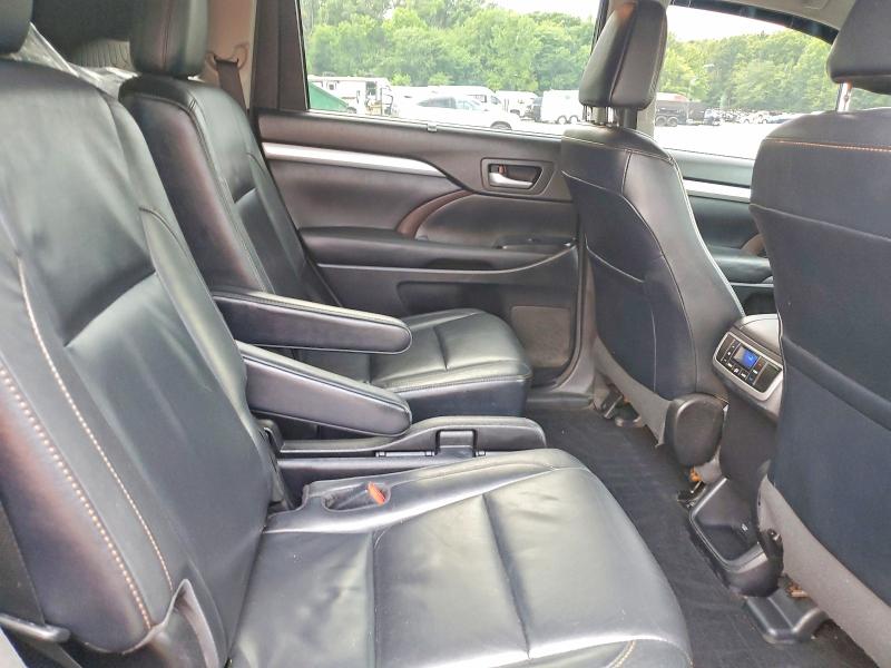 Photo 11 from auction – 2017 TOYOTA HIGHLANDER with VIN 5TDJZRFH4HS415407