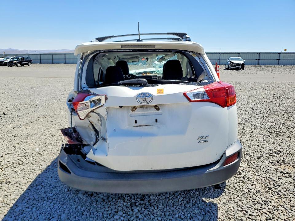 Photo 6 from auction – 2015 TOYOTA RAV4 with VIN JTMRFREV2FJ040923