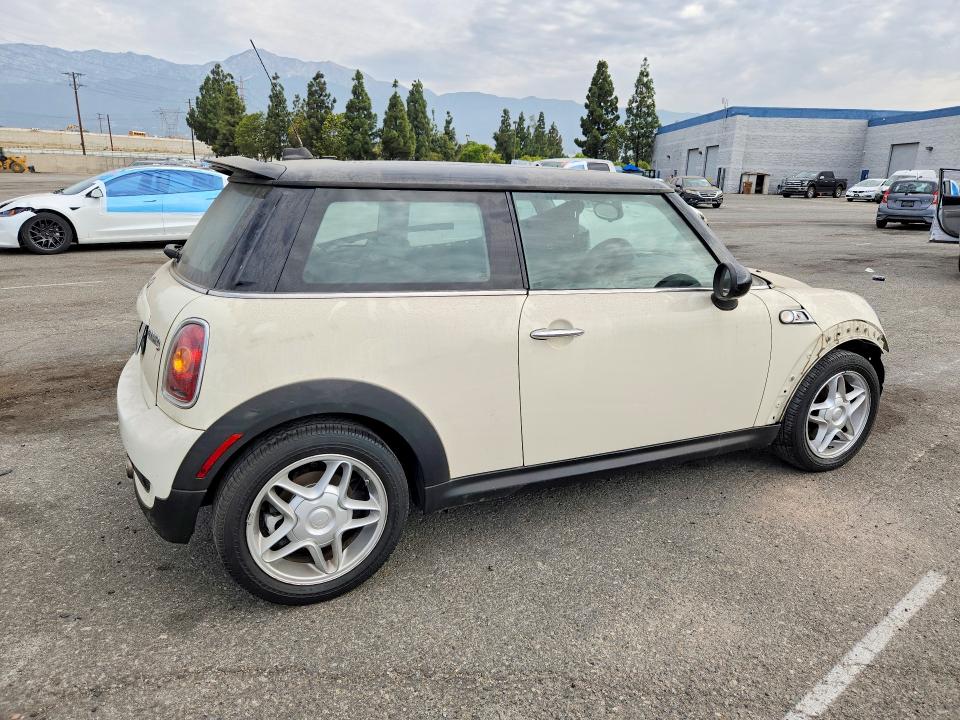 Photo 3 from auction – 2008 MINI COOPER with VIN WMWMF73518TT87004