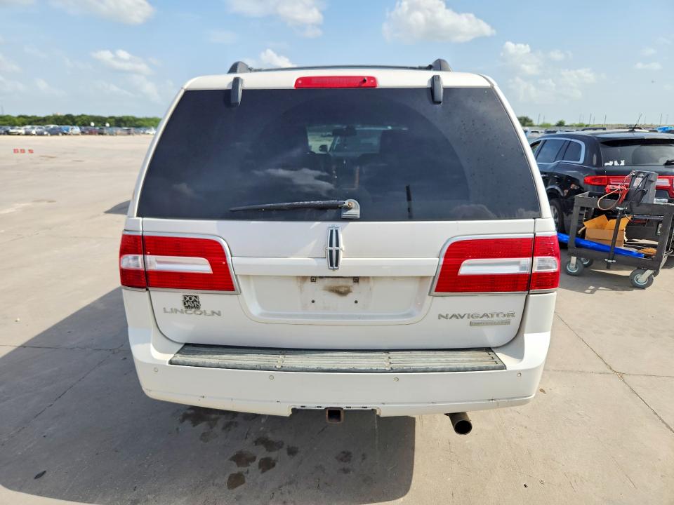 Photo 6 from auction – 2011 LINCOLN NAVIGATOR with VIN 5LMJJ2H55BEJ01384