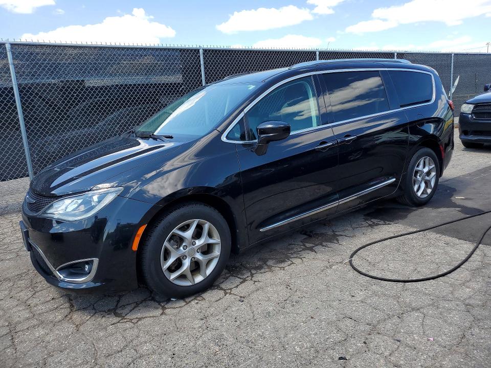 CHRYSLER PACIFICA 2018 with VIN 2C4RC1EG1JR271098 - Photo from auction