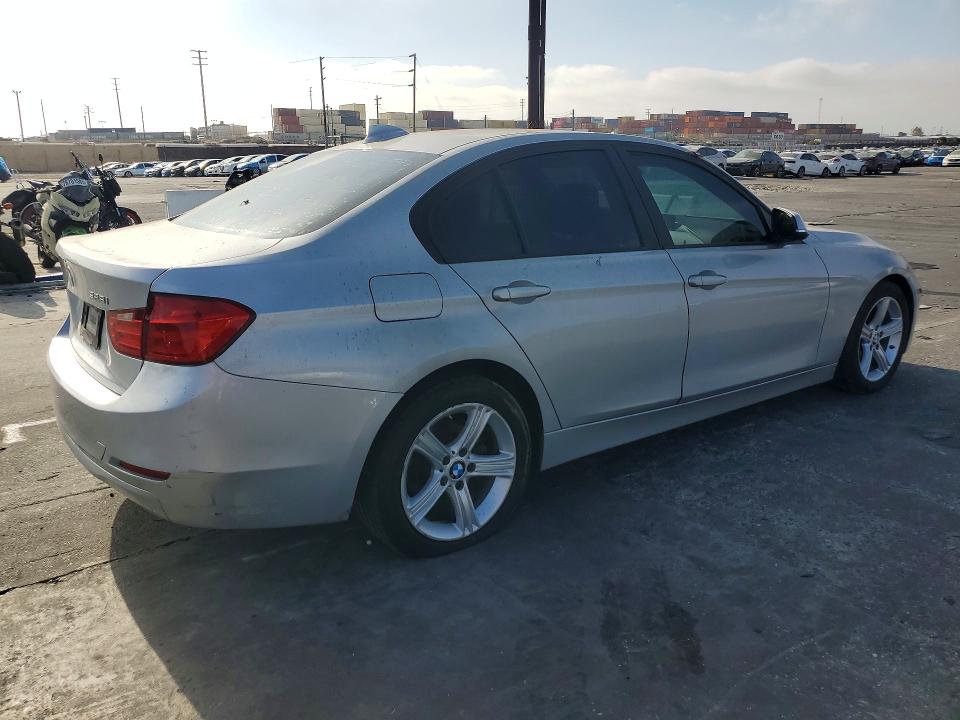 Photo 3 from auction – 2013 BMW 328 with VIN WBA3C1G53DNR44988