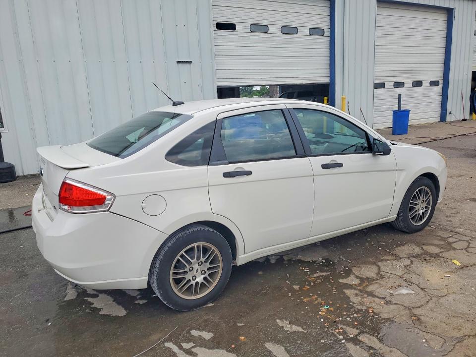 Photo 3 from auction – 2010 FORD FOCUS with VIN 1FAHP3FNXAW104552