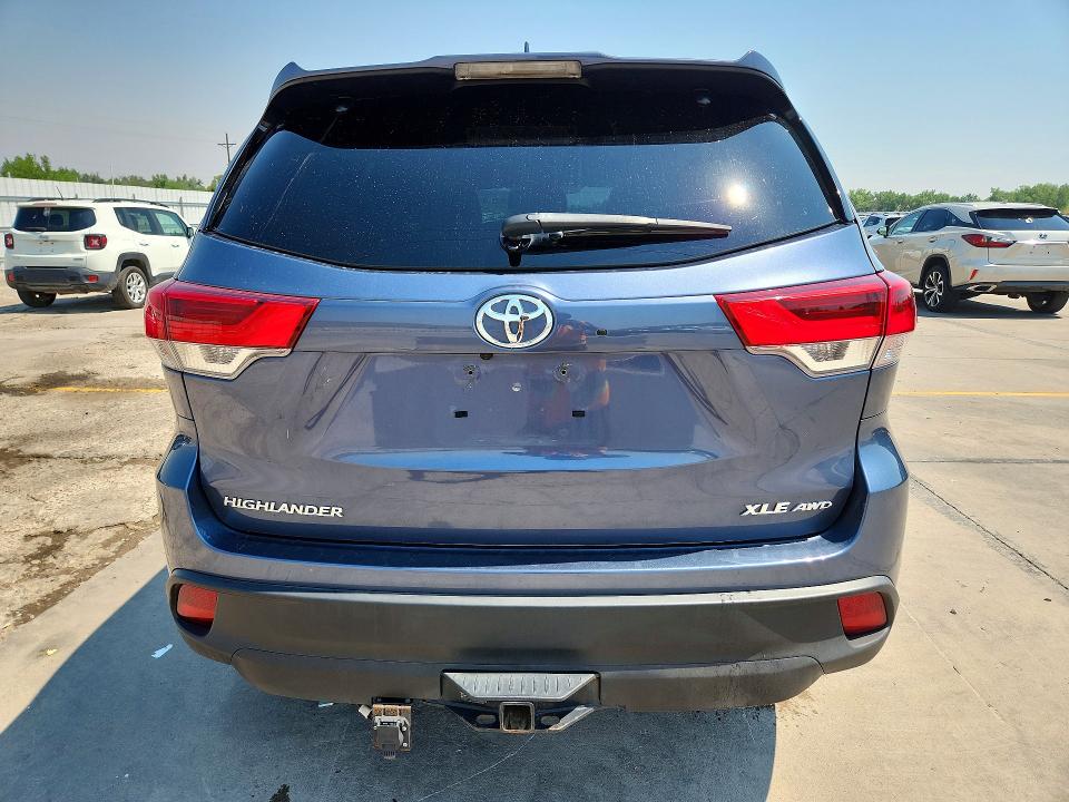 Photo 6 from auction – 2018 TOYOTA HIGHLANDER with VIN 5TDJZRFH2JS864526