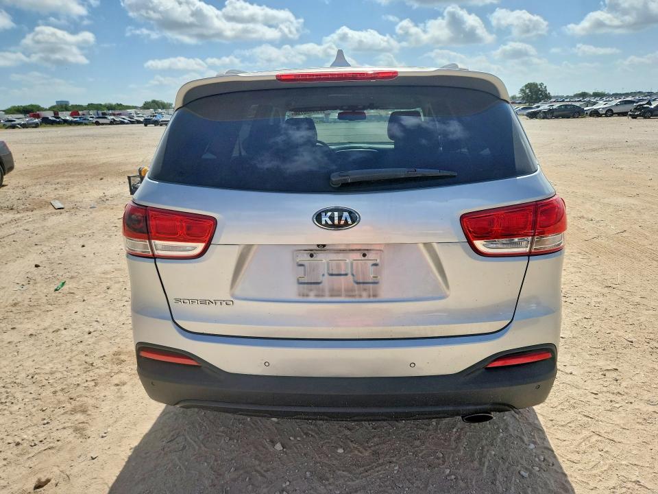 Photo 6 from auction – 2016 KIA SORENTO with VIN 5XYPG4A30GG096470