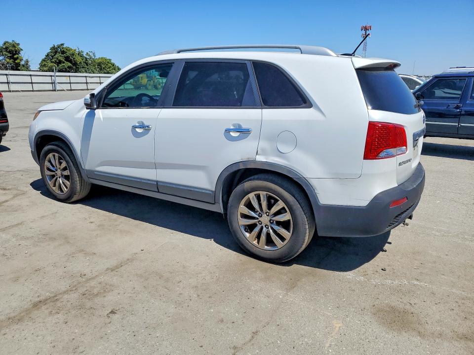 Photo 2 from auction – 2011 KIA SORENTO with VIN 5XYKU4A22BG040498