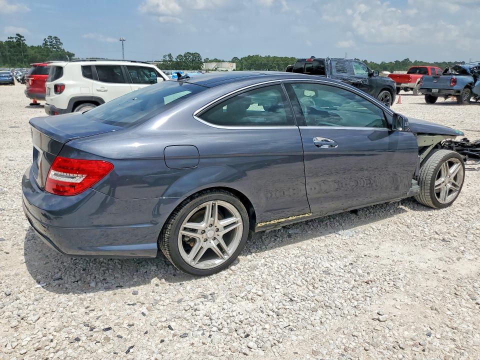 Photo 3 from auction – 2013 MERCEDES-BENZ C with VIN WDDGJ4HB3DF950659