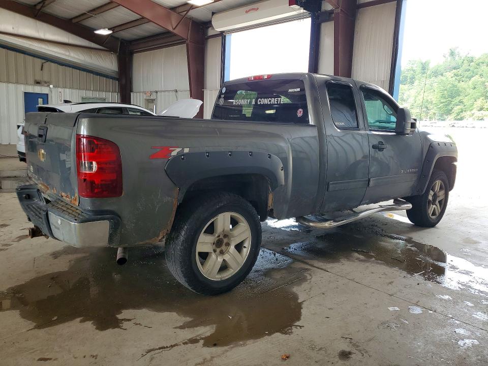 Zdjęcie 3 z aukcji – 2011 CHEVROLET SILVERADO z VIN 1GCRKSE39BZ445576