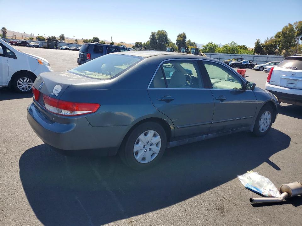 Photo 3 from auction – 2004 HONDA ACCORD with VIN JHMCM56324C038008