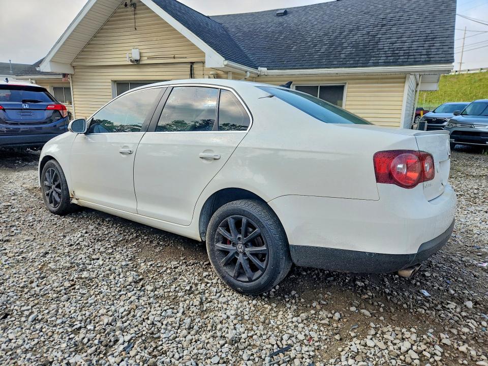 Photo 2 from auction – 2010 VOLKSWAGEN JETTA with VIN 3VWRX7AJ1AM054602