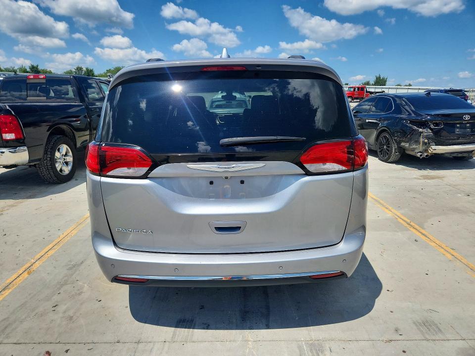 Photo 6 from auction – 2017 CHRYSLER PACIFICA with VIN 2C4RC1BG1HR788108