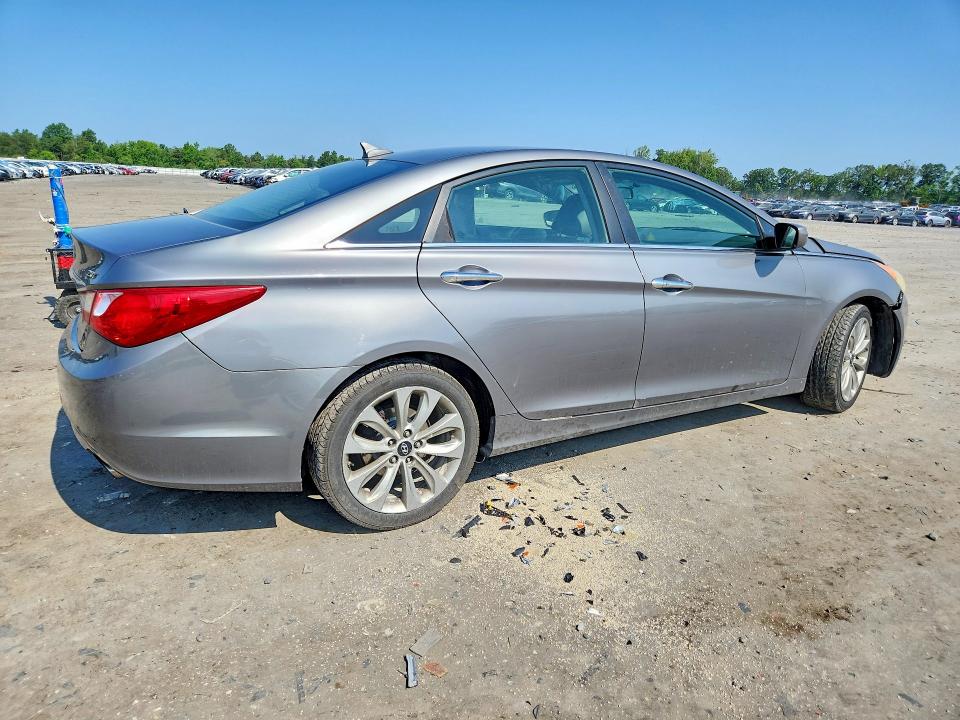 Photo 3 from auction – 2011 HYUNDAI SONATA with VIN 5NPEC4AB0BH175164