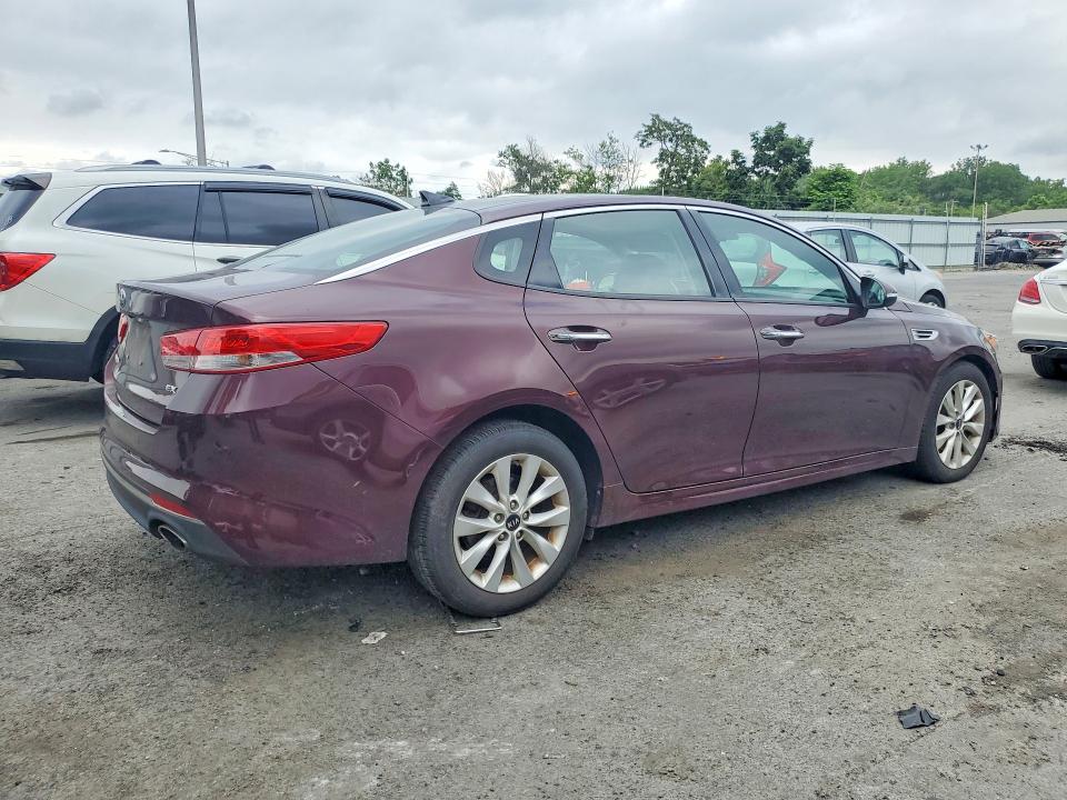 Photo 3 from auction – 2016 KIA OPTIMA with VIN 5XXGU4L30GG011850