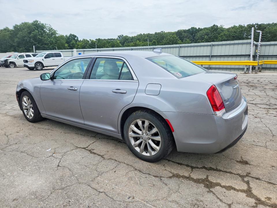 Photo 2 from auction – 2017 CHRYSLER 300 with VIN 2C3CCARG8HH622108