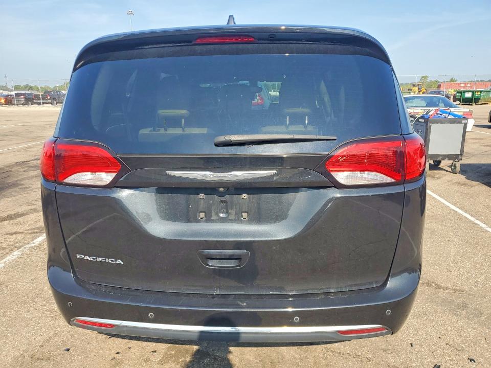 Photo 6 from auction – 2017 CHRYSLER PACIFICA with VIN 2C4RC1BG0HR839632