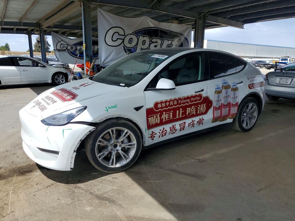 TESLA MODEL Y 2022 with VIN 7SAYGDEE3NF551321 - Photo from auction