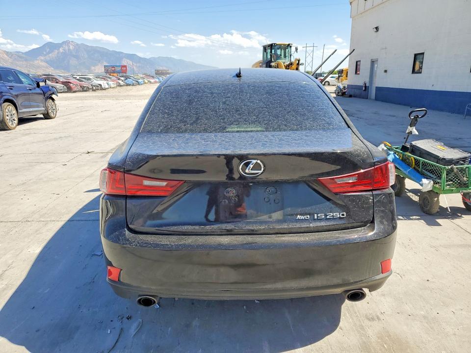 Photo 6 from auction – 2014 LEXUS IS with VIN JTHCF1D21E5013846