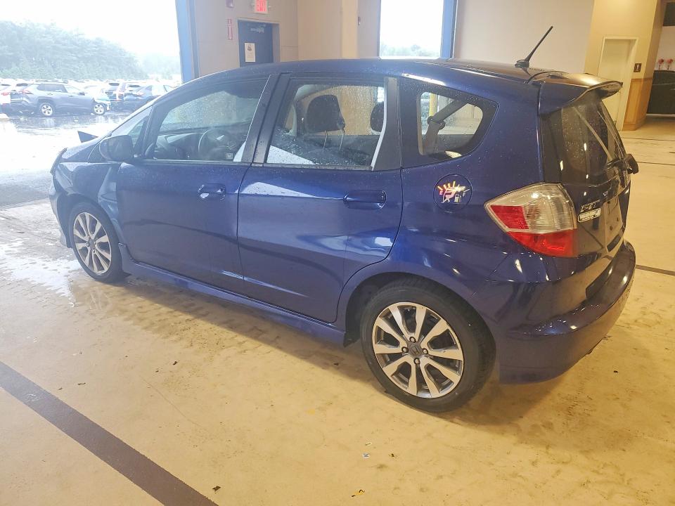 Photo 2 from auction – 2013 HONDA FIT with VIN JHMGE8H56DC048832