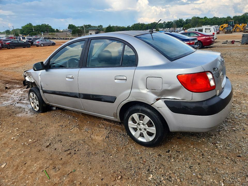 Foto 2 de la subasta – 2006 KIA RIO con VIN KNADE123566119732