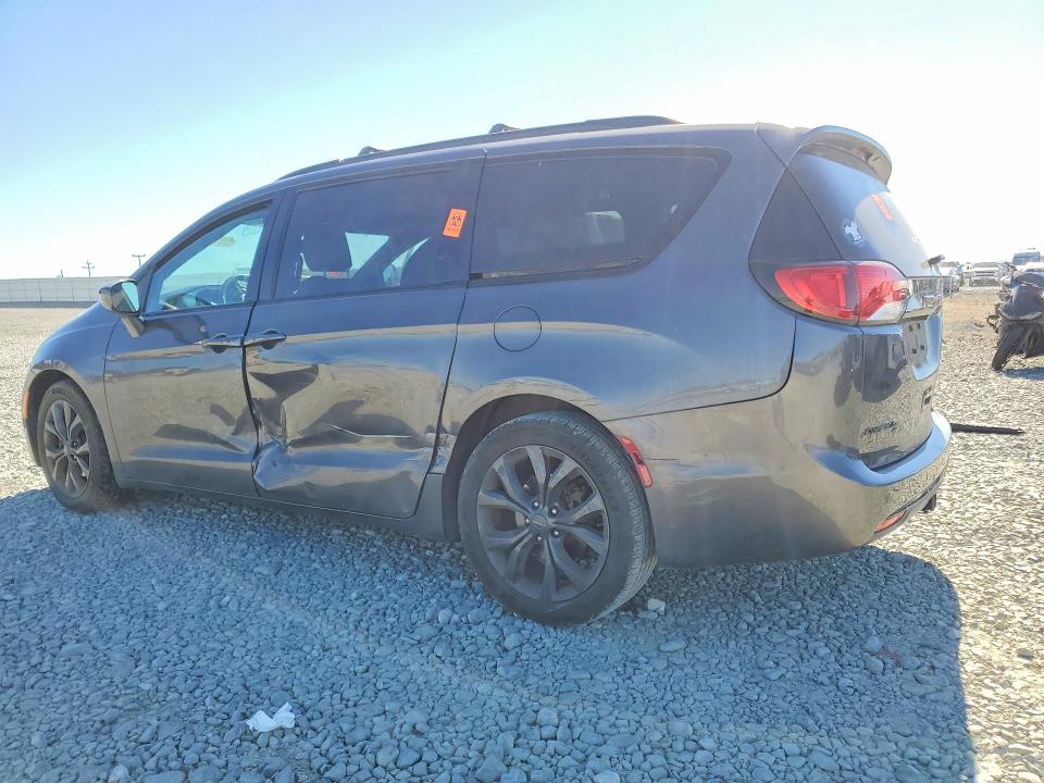 Photo 2 from auction – 2018 CHRYSLER PACIFICA with VIN 2C4RC1EG7JR289363