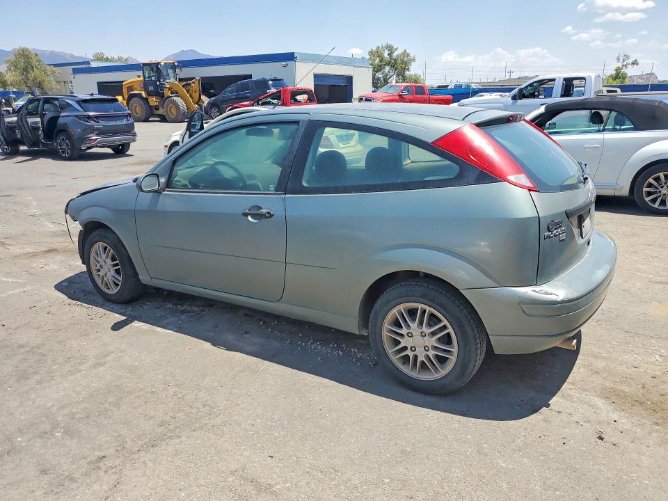 Photo 2 from auction – 2005 FORD FOCUS with VIN 3FAFP31N15R131307