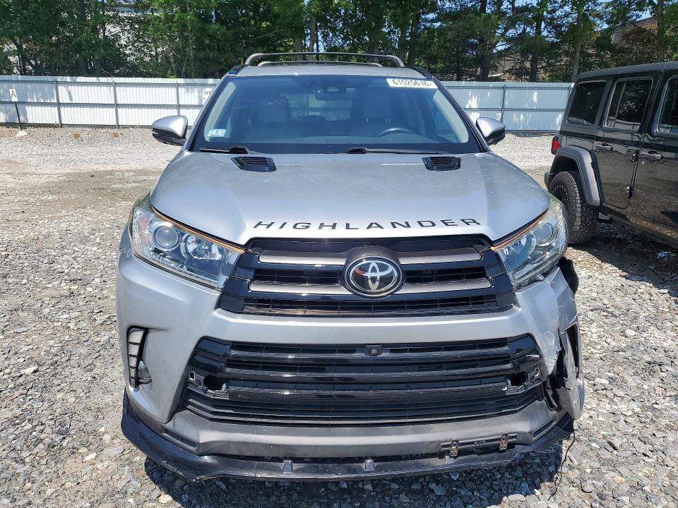 Photo 5 from auction – 2017 TOYOTA HIGHLANDER with VIN 5TDDZRFH4HS375634