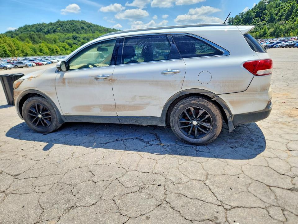 Photo 2 from auction – 2017 KIA SORENTO with VIN 5XYPGDA33HG327475