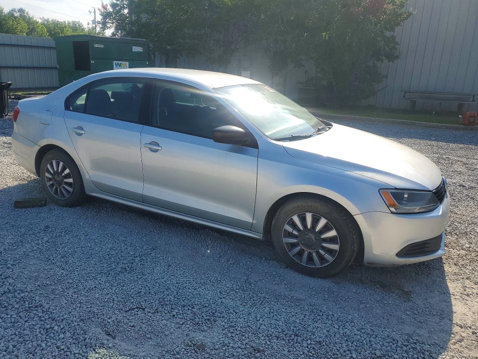 Photo 4 from auction – 2011 VOLKSWAGEN JETTA with VIN 3VW2K7AJ1BM395743