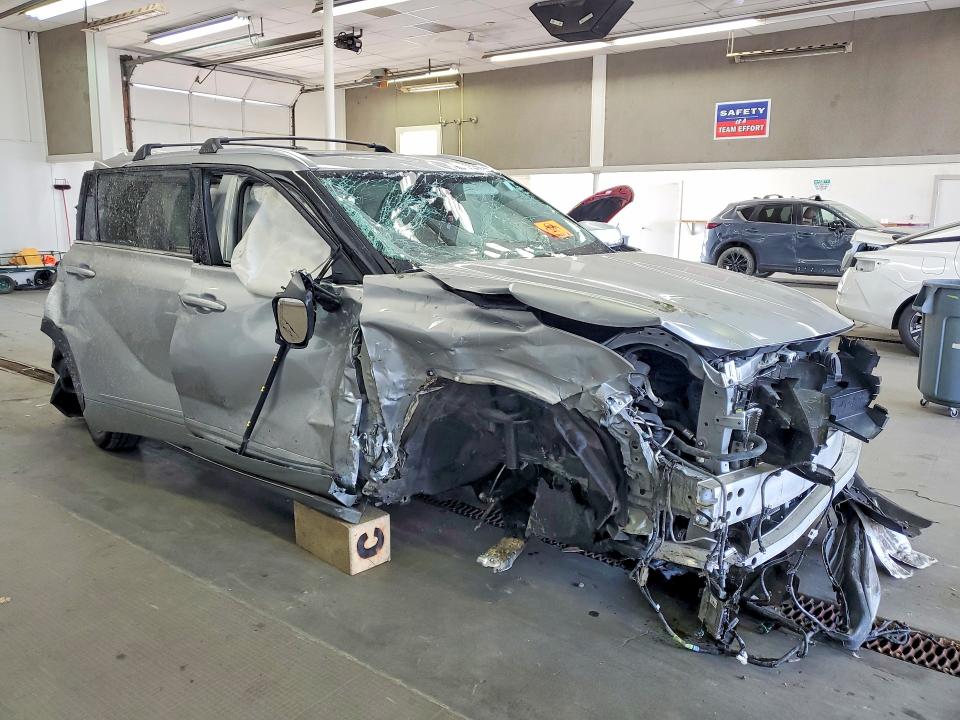 Photo 4 from auction – 2023 TOYOTA HIGHLANDER HYBRID with VIN 5TDEBRCH4PS594587