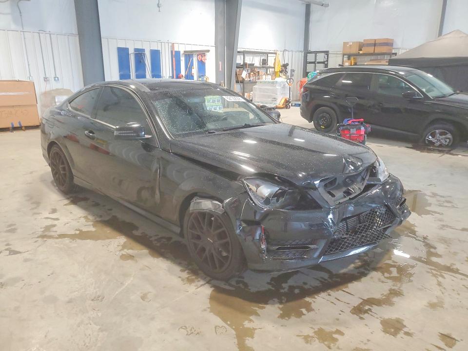 Photo 4 from auction – 2015 MERCEDES-BENZ C with VIN WDDGJ4HBXFG389020