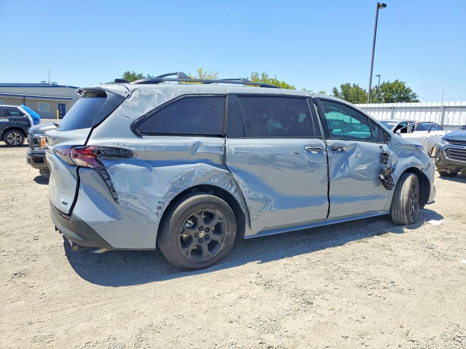 Photo 3 from auction – 2025 TOYOTA SIENNA with VIN 5TDCSKFC4SS173640