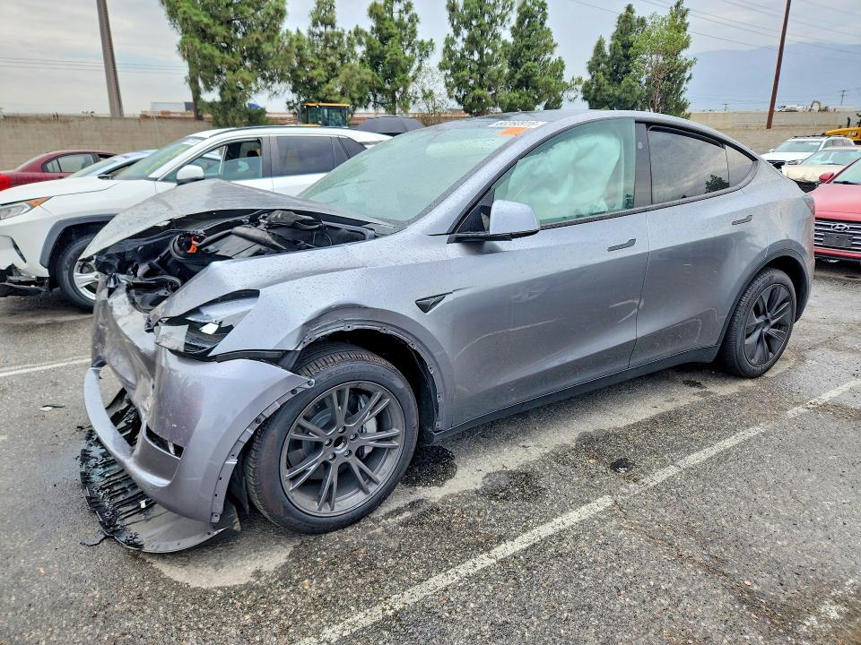 TESLA MODEL Y 2025 with VIN 7SAYGDED4SF278568 - Photo from auction