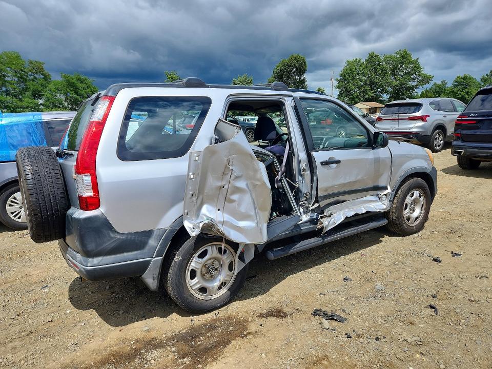 Photo 3 from auction – 2005 HONDA CR-V with VIN JHLRD68535C010335
