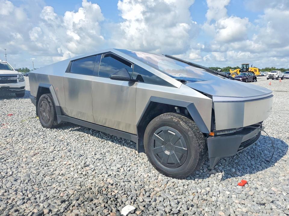 Photo 4 from auction – 2025 TESLA CYBERTRUCK with VIN 7G2CEHED1SA066807