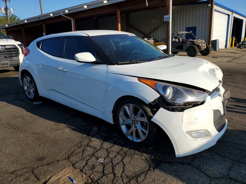 Photo 4 from auction – 2017 HYUNDAI VELOSTER with VIN KMHTC6AD4HU307969