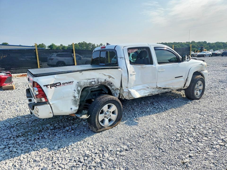 Снимка 3 от търг – 2015 TOYOTA TACOMA с VIN 5TFJU4GN8FX085655
