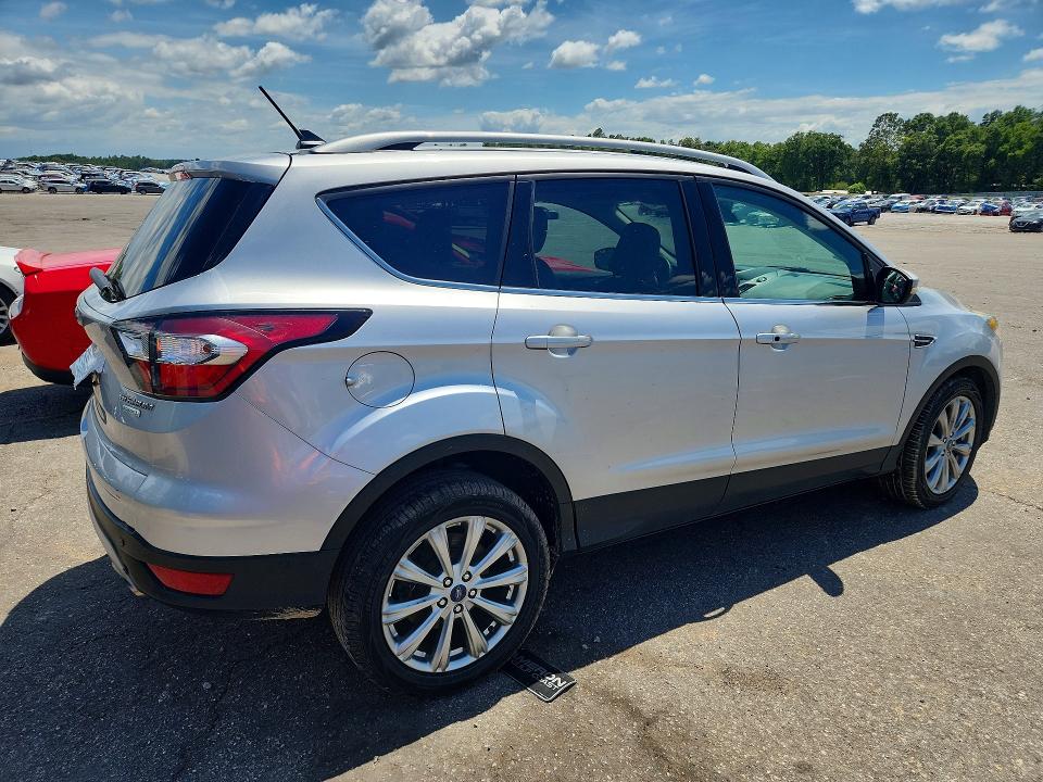 Photo 3 from auction – 2018 FORD ESCAPE with VIN 1FMCU0J96JUB16758