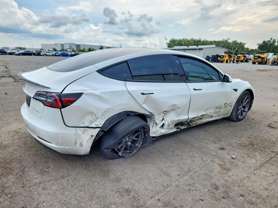 صورة رقم 3 من المزاد - 2022 TESLA MODEL 3 مع VIN 5YJ3E1EBXNF239580