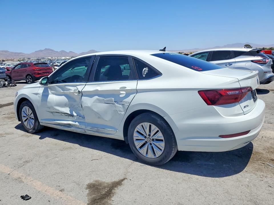 Photo 2 from auction – 2020 VOLKSWAGEN JETTA with VIN 3VWCB7BU0LM010140