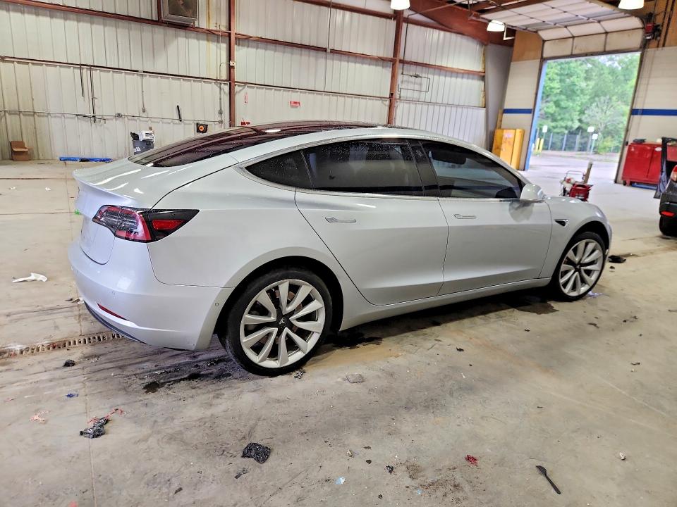 Photo 3 from auction – 2018 TESLA MODEL 3 with VIN 5YJ3E1EA8JF017850