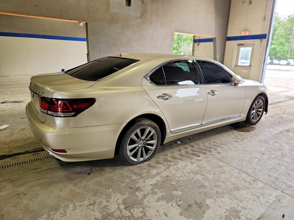 Photo 3 from auction – 2013 LEXUS LS with VIN JTHCL5EFXD5019421
